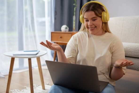 Chica estudiando catalán en Erizo