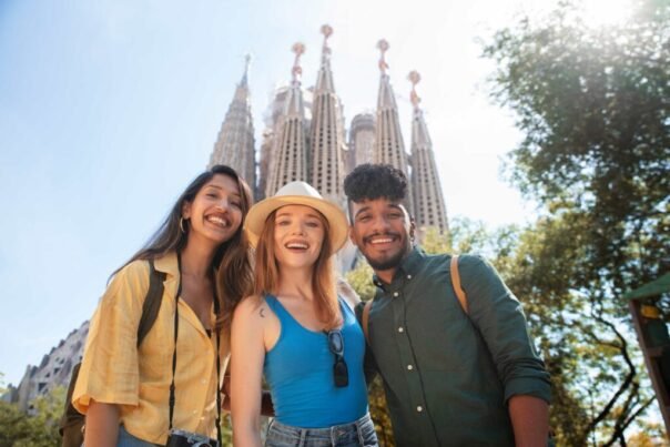 chicos hablando b1 de catalán en barcelona