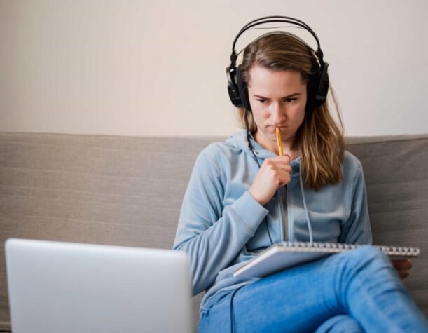 Chica joven estudiante b1 de euskera online